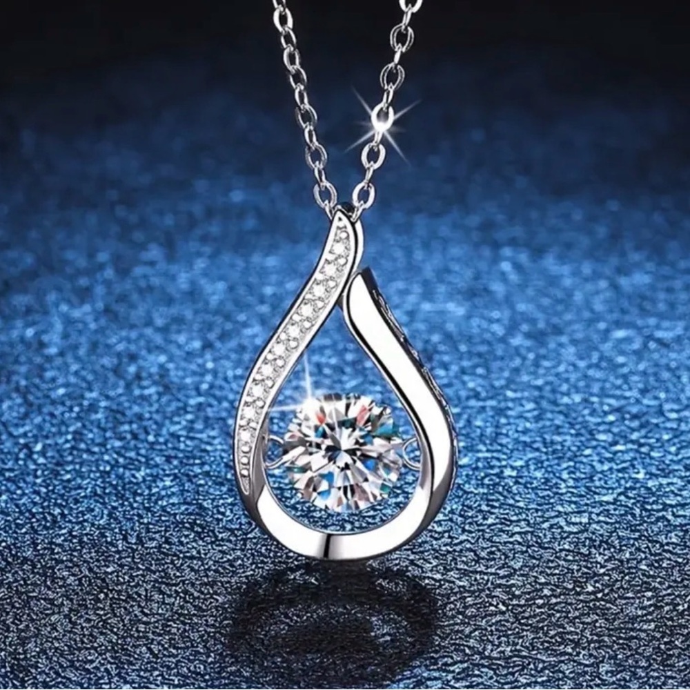 S925 Water Drop Moissanite Pendant Necklace. - Picture 2 of 5